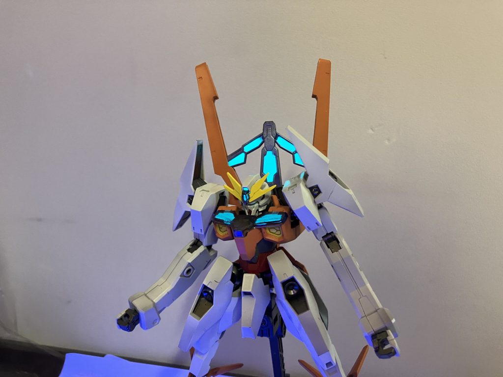 ブラックライトで光ります