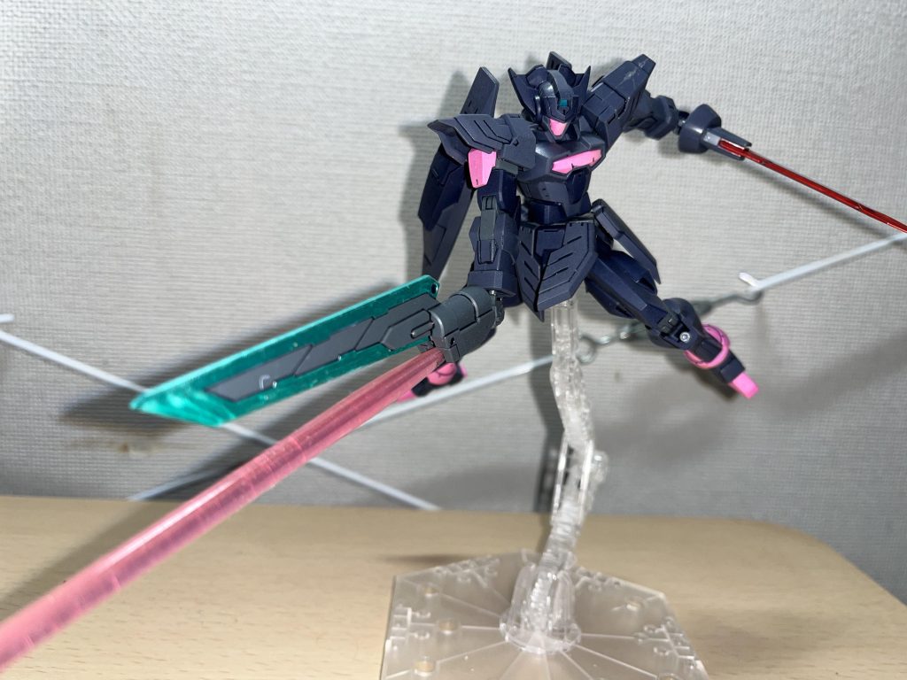 ちなみにビーム刃は1/60などに付属する大きいのが無改造でいい感じにハマります。今回の撮影ではMGのMk-Ⅴのビーム刃を使いました。