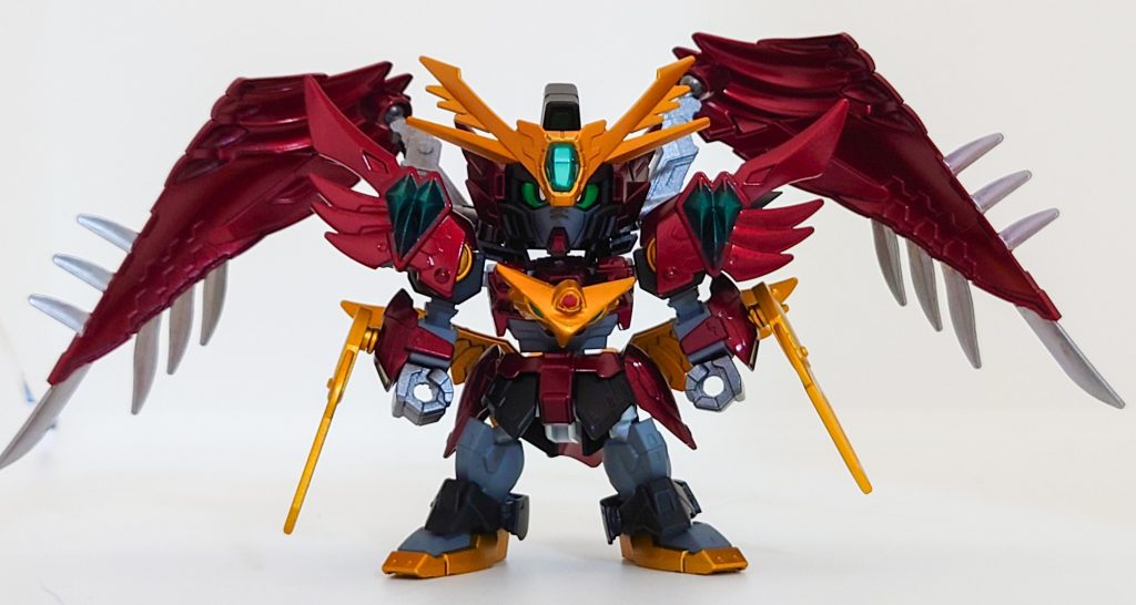 正面羽を広げると結構大きいです。赤黒の配色がどことなくエピオンみたいになっております。