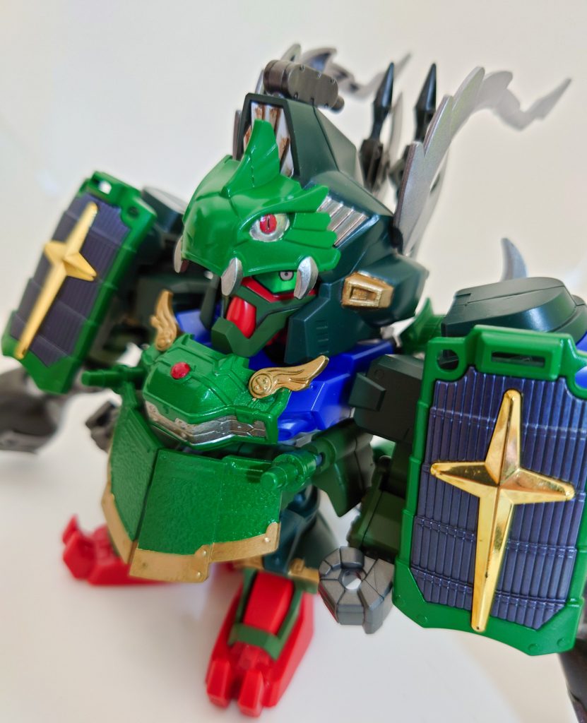 サイサリスの鋭い眼光と頭部の両横の装飾がお気に入りです。