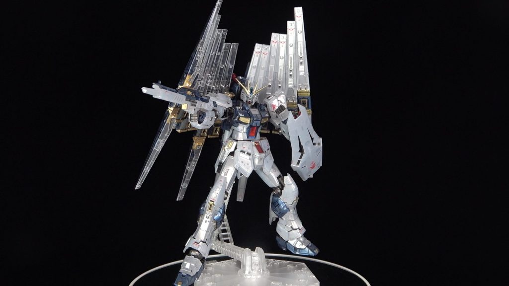 HWS同梱版νガンダムからフィンファンネルを取って、ダブルフィンファンネルにしてみました。