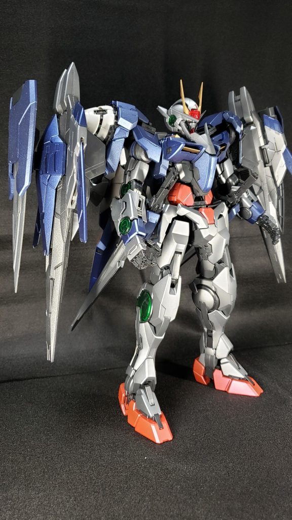 メタリックもツヤを消しているので、全身メタリックでもギラギラしすぎないところもポイントです。