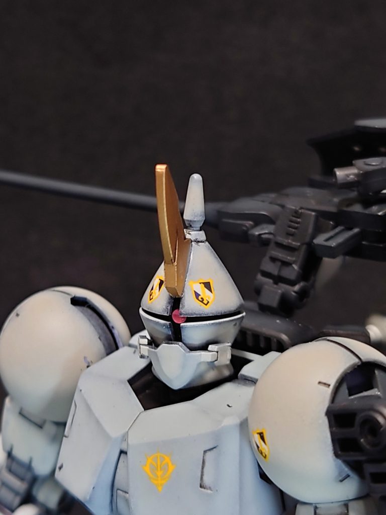 頭は角を追加して顎ガードを30MMから流用し装着してみました。