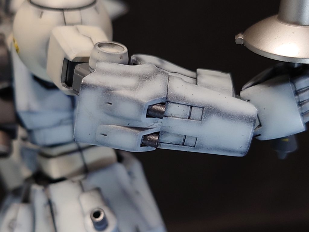 両腕にイフリート系の腕カバー装着してバルカンの銃口を差し込みました。