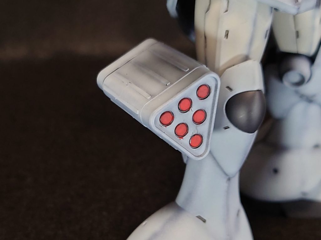 両脚にイフリート改のミサイルポッドを装着出来る様にしてあります。