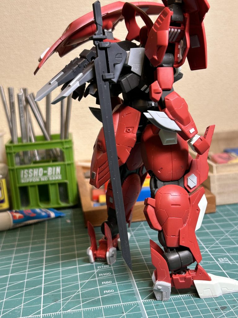 バックパックが好みじゃなかったんで改修しました武士っぽいイメージだったんでカタナを装備させてみました