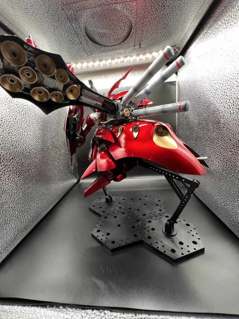 アクションベースを2つ使わないと支えきれないのかも。とにかくデカい。プロペラントタンクだけ少し使用感のある感じで。