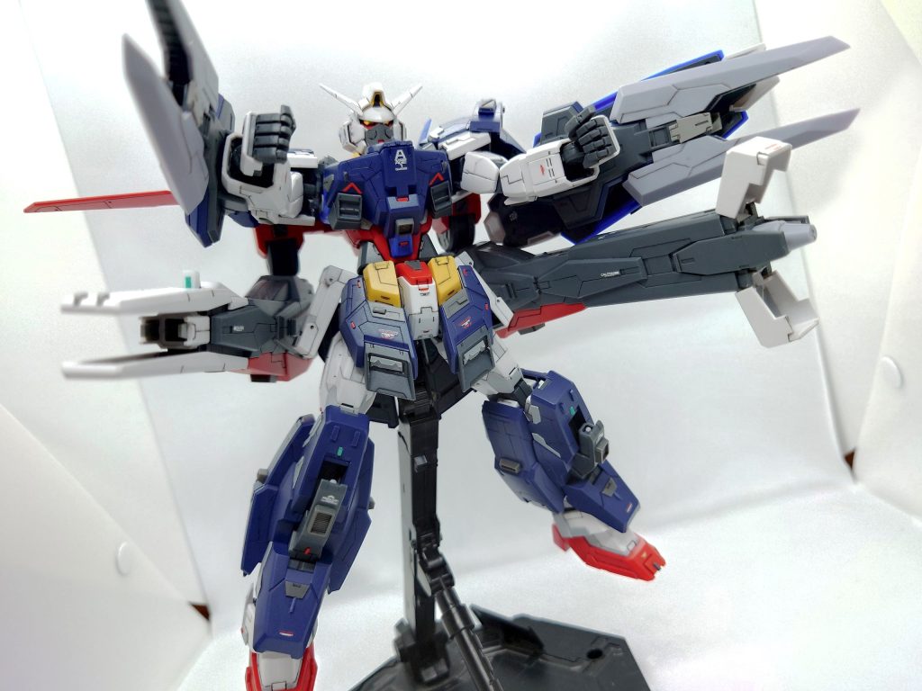 フルバースト！肩と膝のミサイルがちょっと地味なのがもったいないですが、エモノがでかいので様になります！まぁ、ゼフルドランチャーのミサイルは一発撃ったら終わっちゃいますけどねw