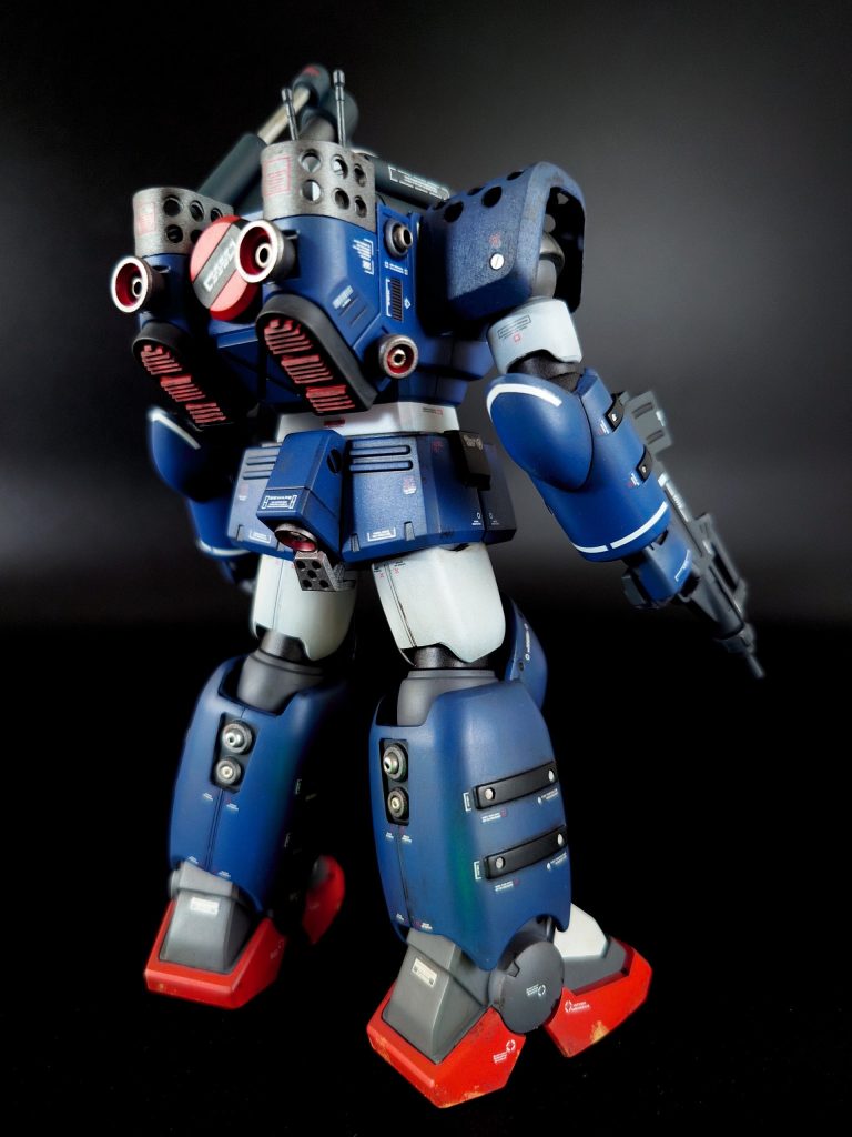 ランドセルの排気口は自作パーツでディテールアップを…。足回りは合わせ目を消すのが面倒になったので、段落ちにしてます。