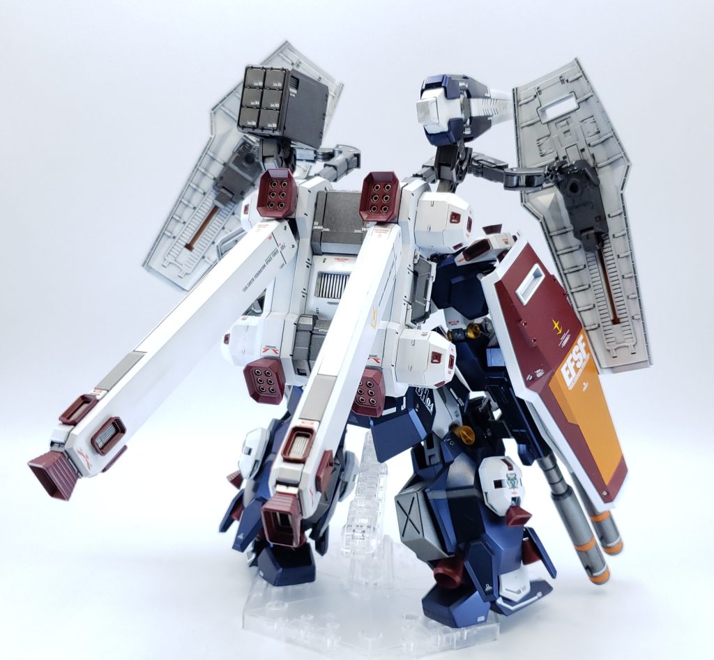 両肩と両脚の追加スラスターの移植が苦労しました