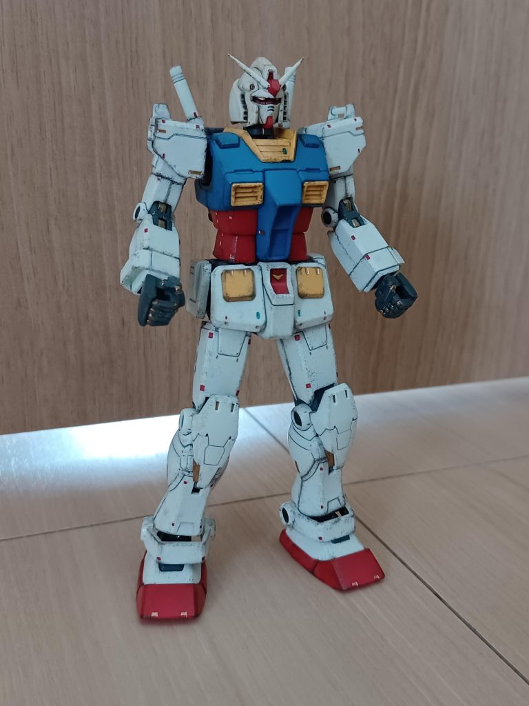 デカール貼る前と汚す前のキレーな状態。このままでも十分カッコ良いぞお。ホント素晴らしいキットだねえ♪