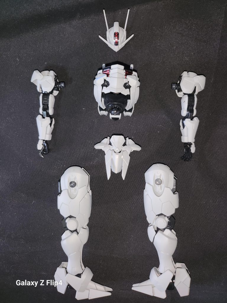 とりあえずノーマルで完成させて、サフを吹いてみてイメージを膨らませました。