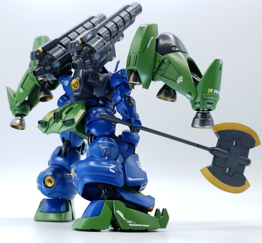 背中に羅刹天のリボルバーバズーカを装備。決闘委員会のレギュレーション違反になるのでアトミック・バズーカはビームバズーカに変更しています。接近戦では大型ヒートアックスを。