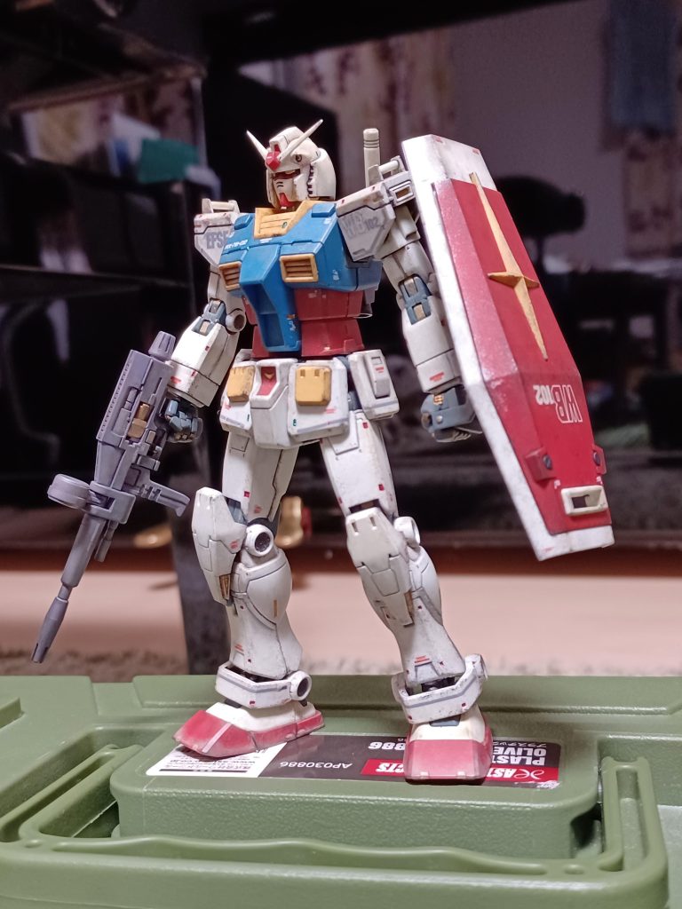 で全てのデカールを貼ってウェザリングも終えた記念の一枚♪今回はキットが素晴らしい出来映えなので派手な汚しは控えて薄化粧程度にしようと思っていつも以上に丁寧に仕上げてみた。