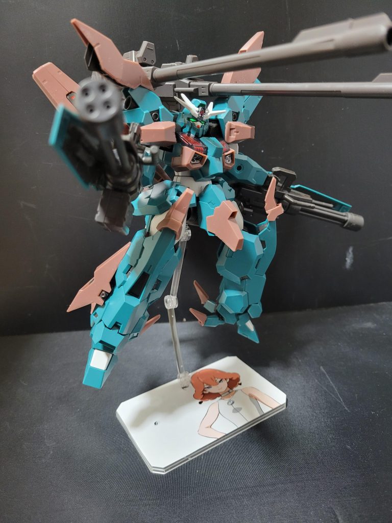 メイン武装のビームガトリングガンを両手に持たせてガンダムヘビーアームズ改EW版をイメージしました。