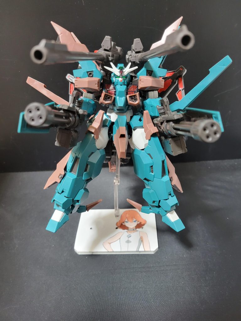 フルバースト状態はもうガンダムヘビーアームズ改EW版やカラミティガンダムをイメージして頂ければスっと分かると思います。フェーズドアレイキャノンは横向きしか出来ませんが派手さはあると思います。