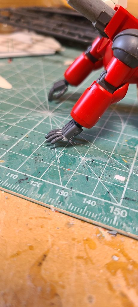 平手の角度が欲しかったのでプラ板で修正