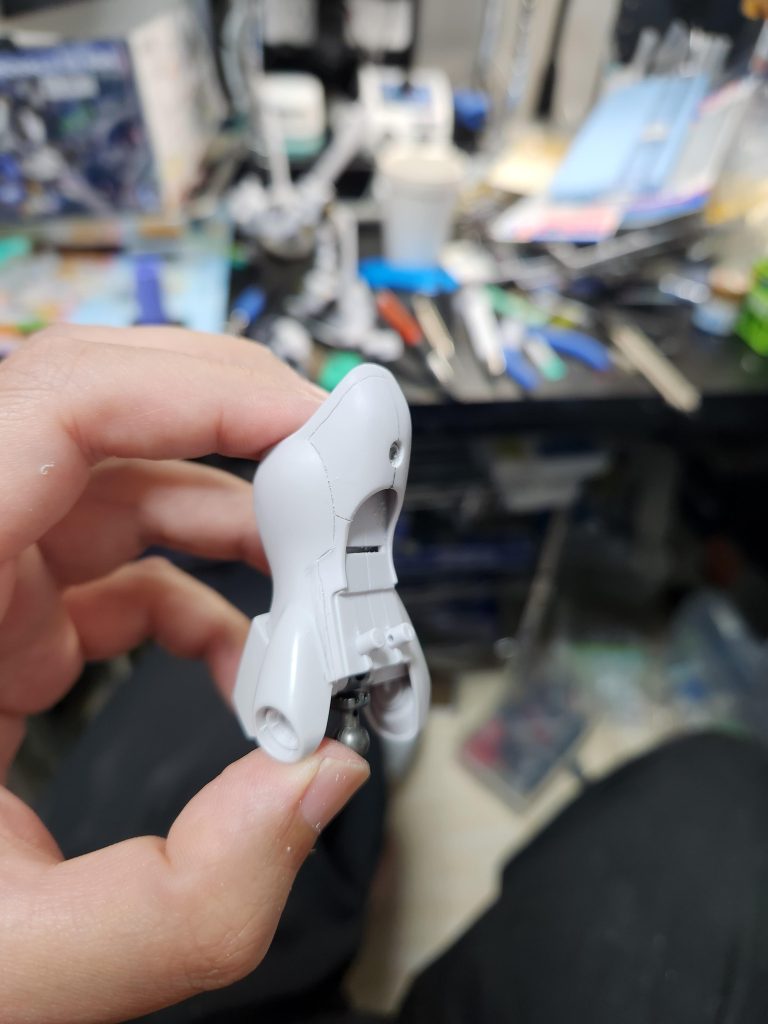 足があまりにも寂しかったので、ドへただけど普段やらないスジボリと合わせ目消しを実行