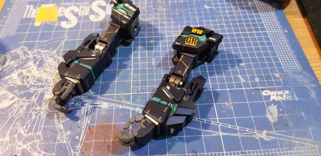 デカール枚数が多いので部位ごとに仕上げました。