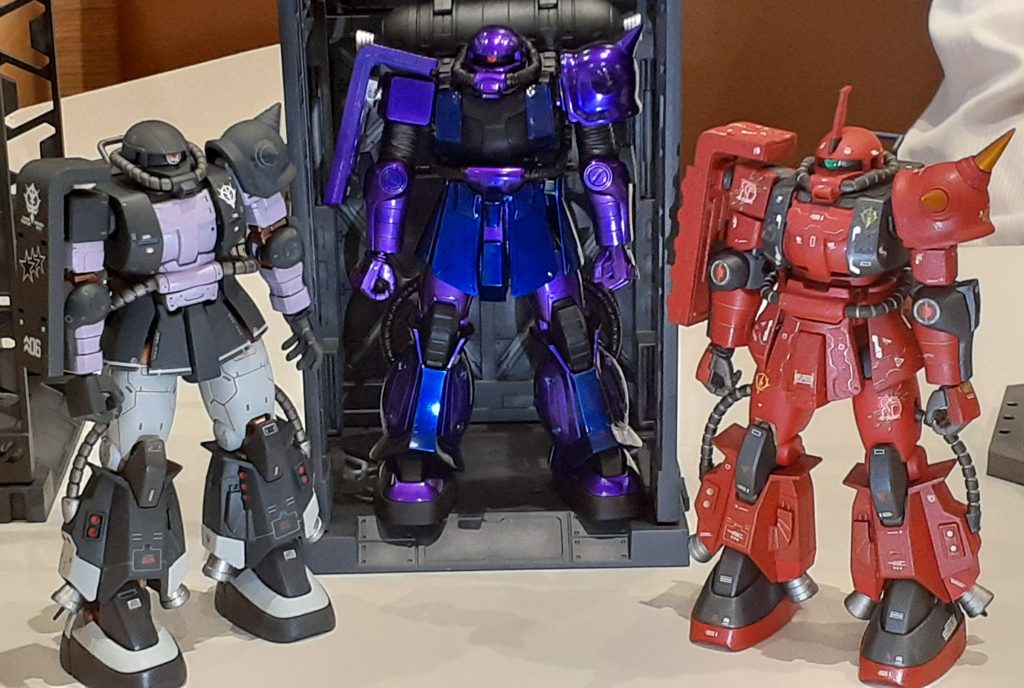 前に制作したザク達と…レボリューション揃い踏み…🍔 