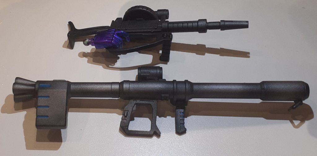 武器、バズーカとマシンガン…塗装は、黒鉄色と焼鉄色で…