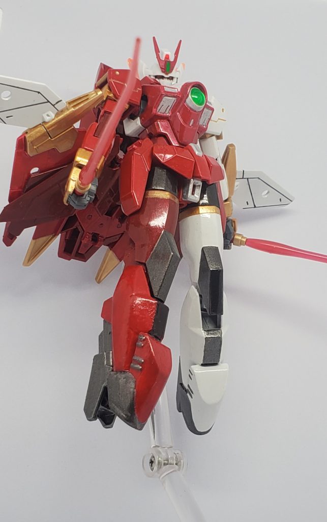ビームサーベル。左右の腰に1本づつ装備。出力はウイングガンダムのビームサーベルと同じ位です。