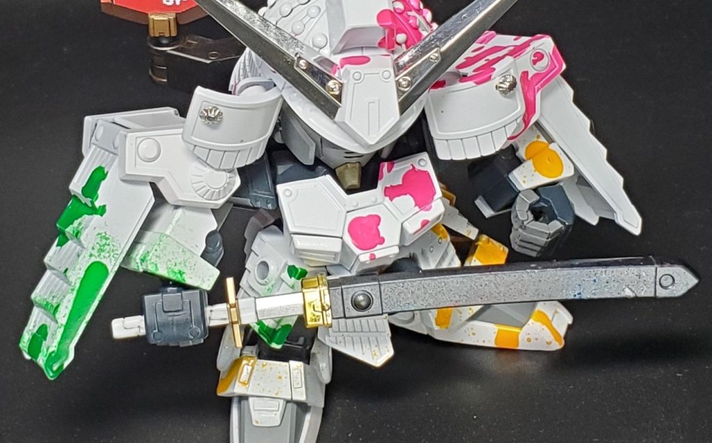 名刀「バンブーライト」腰全面には #歴代武者頑駄無揃い踏み企画 のレギュレーションアピールとして日本刀を備えているが、non代目自身が刀を使った剣術が得意でないらしく使用されることは滅多にない。 「まぁ刀は抜かずが一番と言うでござるからな、ハハハ」