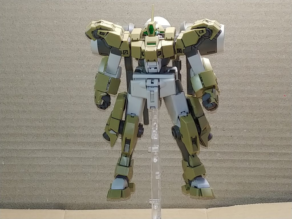 水星の魔女。新鮮な要素を組み込んだガンダムストーリーでした。そんな中で、各キャラ用モデルが参戦の脇で、生徒同士が少しずつ距離を縮め協力して乗り込むこの機体。なんか、気に入りました。　という親目線