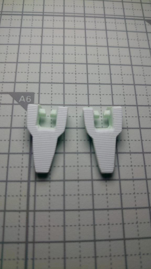 足裏の肉抜き穴埋め。この他、膝裏も同様にふさぎました。