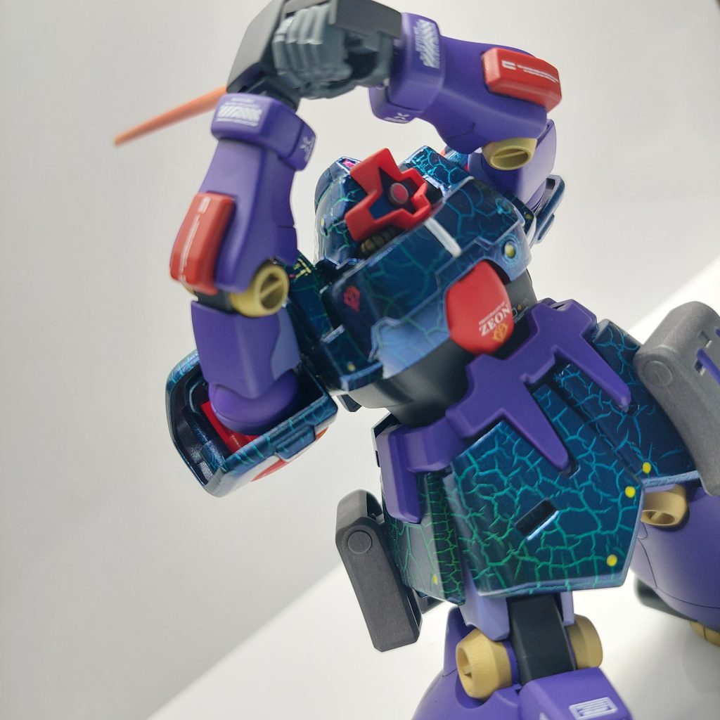 ドムと言えばのポーズですよね✨モノアイはネオジムで可動式です( ・`д・´)