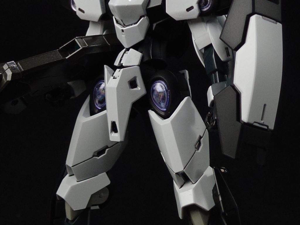 各部関節はグラスレーの最新型を採用し、滑らかな動作を実現している。