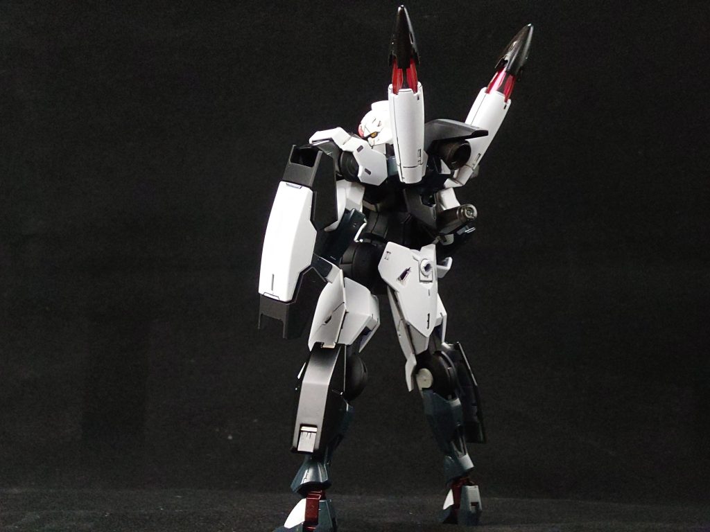 ペギルペンデの背部ユニットはただの赤色灯になってまして、ガンダム停止させる機能とかはオミットされてます。