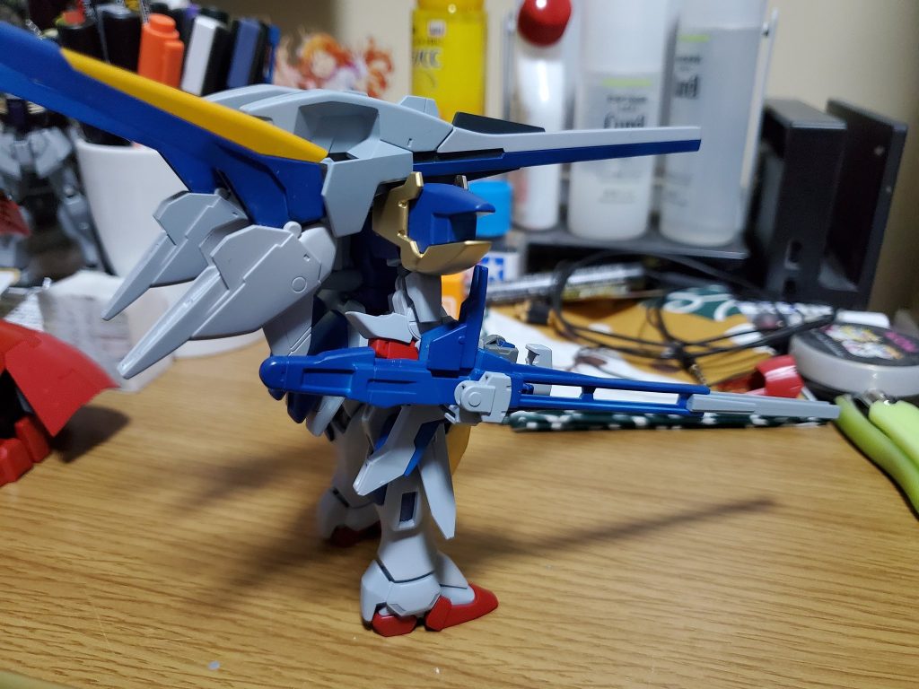 黄色と金色の色分けは絶対やりたかったので上手くいって良かったです。装備をゴチャゴチャつけた機体はあんまり好みじゃないですが、V2ABはむしろ好きな部類なのが自分でも不思議