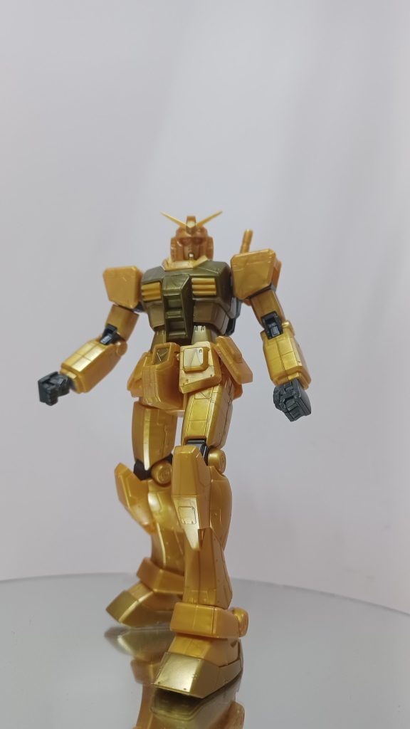 素組みでも、ゴールドカラーがわかります。