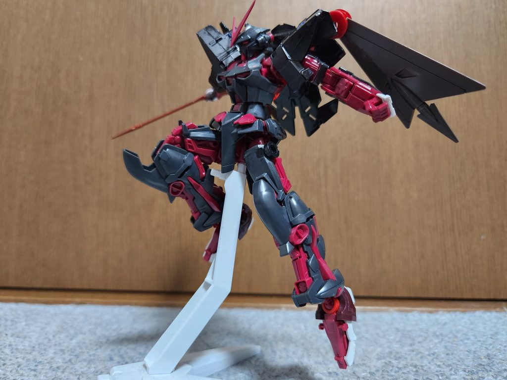 足付け根の丸状パーツとか閃刀とか所々こだわってはいます