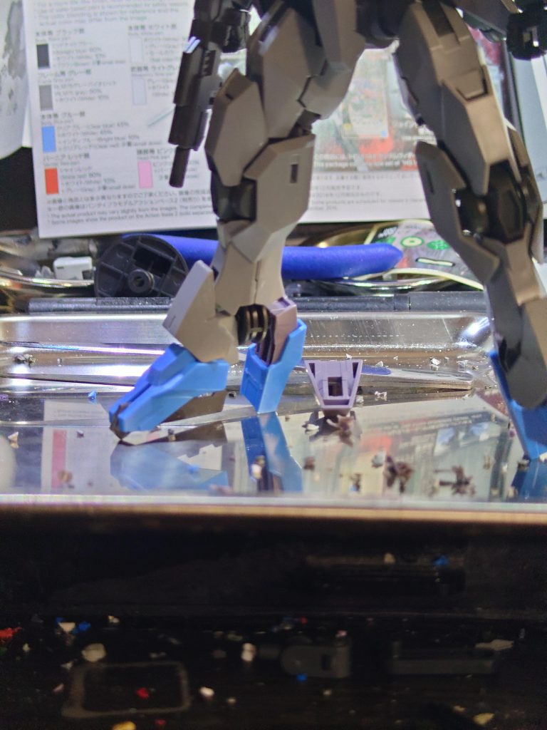 靴の部分やバックパックはヴィダールのパーツを流用しています。