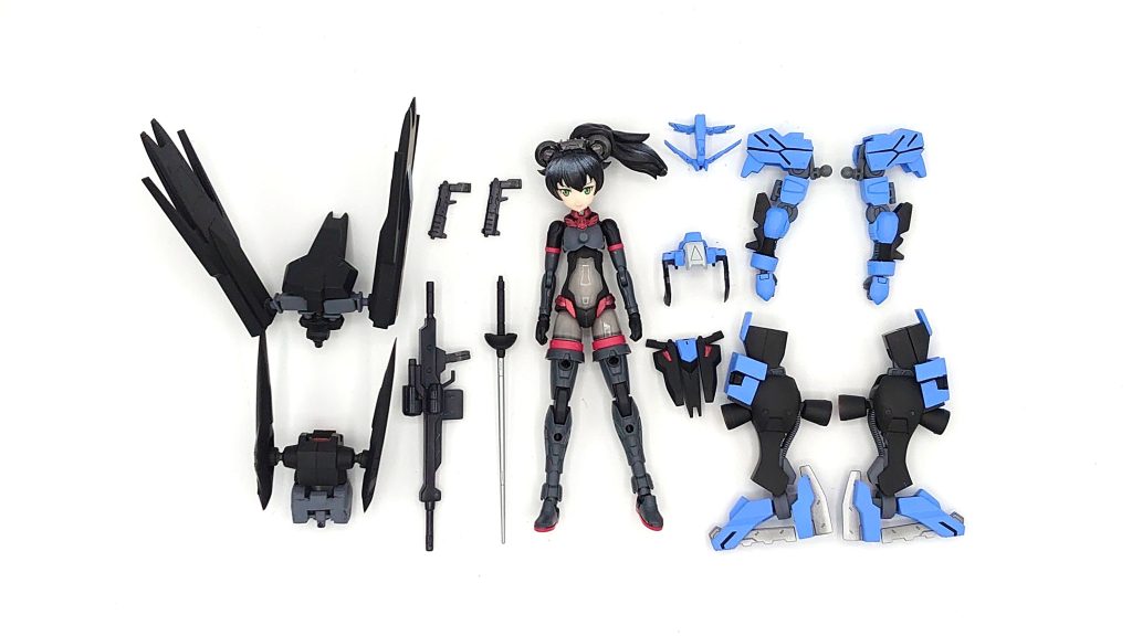 素体状態に戻せるように意識して作りました。フロントスカートのみ磁石接続、腕とふとももより下は差し替え、アンテナ・胸アーマー・バックパックを取り付ければ完成です。