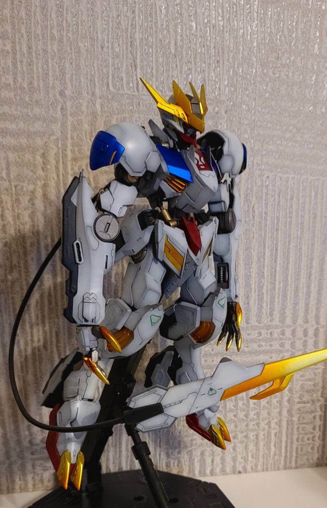 付属のワイヤーが意外としっかりしててそのままでもわりと保持してくれますね～