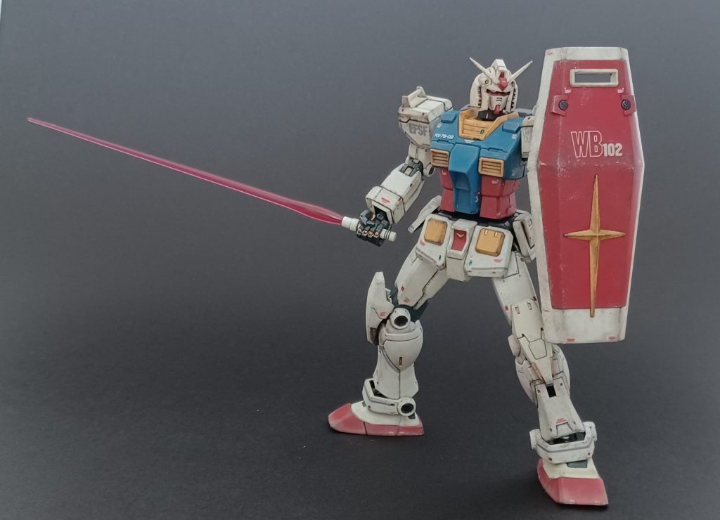 オリジン版ガンダムの特徴とも言えるあのシールドを上下逆に持たせるポーズやりたかったんだよなあ。(このショットは上下逆ではありません)