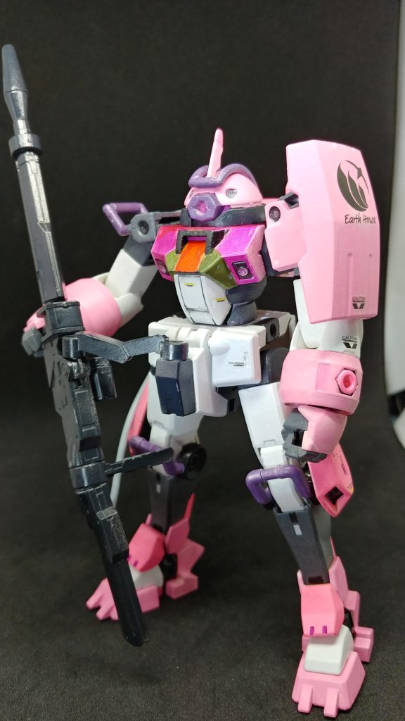 有りがちでしょうが、ピンクに胸元を制服時のカラーにしたのですが、メタリックピンク使ったんでちょっとケバケバしい感じになり普通にピンクにしといて良かったかなぁともあとはマスキングで塗り訳してたんですが、その後筆でちょこちょこ修正してたらかえって汚くなるという・・・