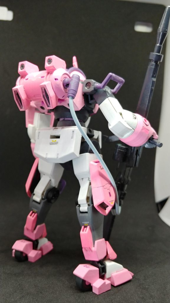 一応ピンクは蛍光ピンクと【蛍光ピンク×ガンダムホワイト】で塗り分けしてます。いつもの如く写真では実際の色があんまり出ませんけど