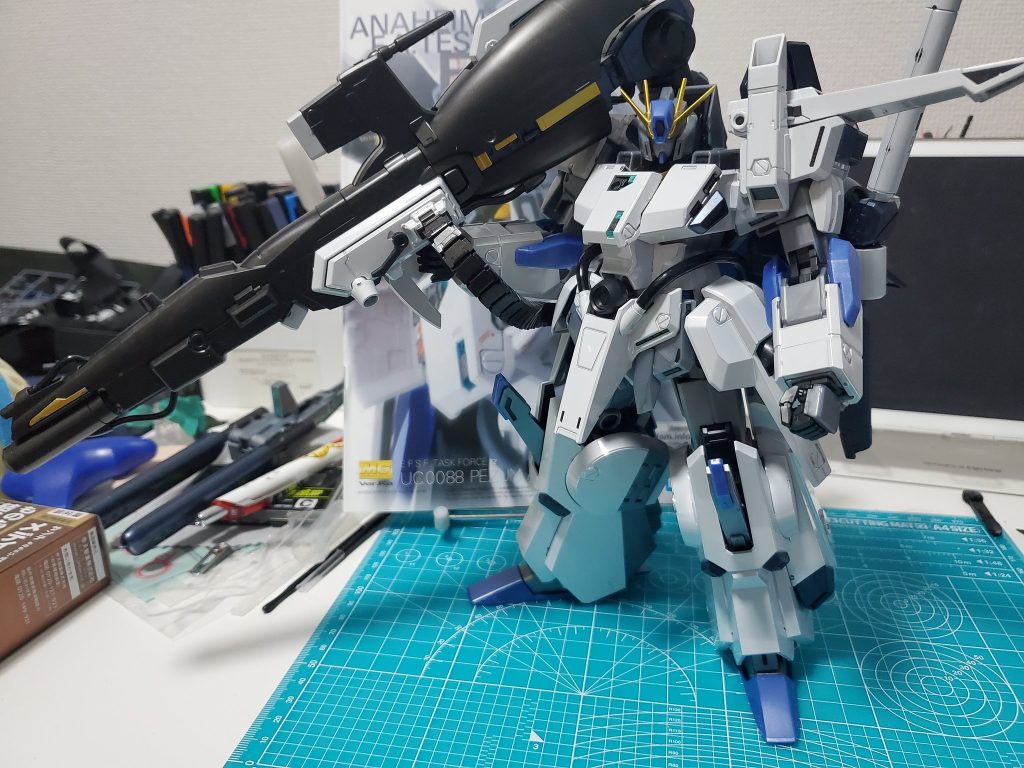 FAZZと言えばの武装、ハイパーメガカノンは機体の身長より大きいので持たせると迫力が増します