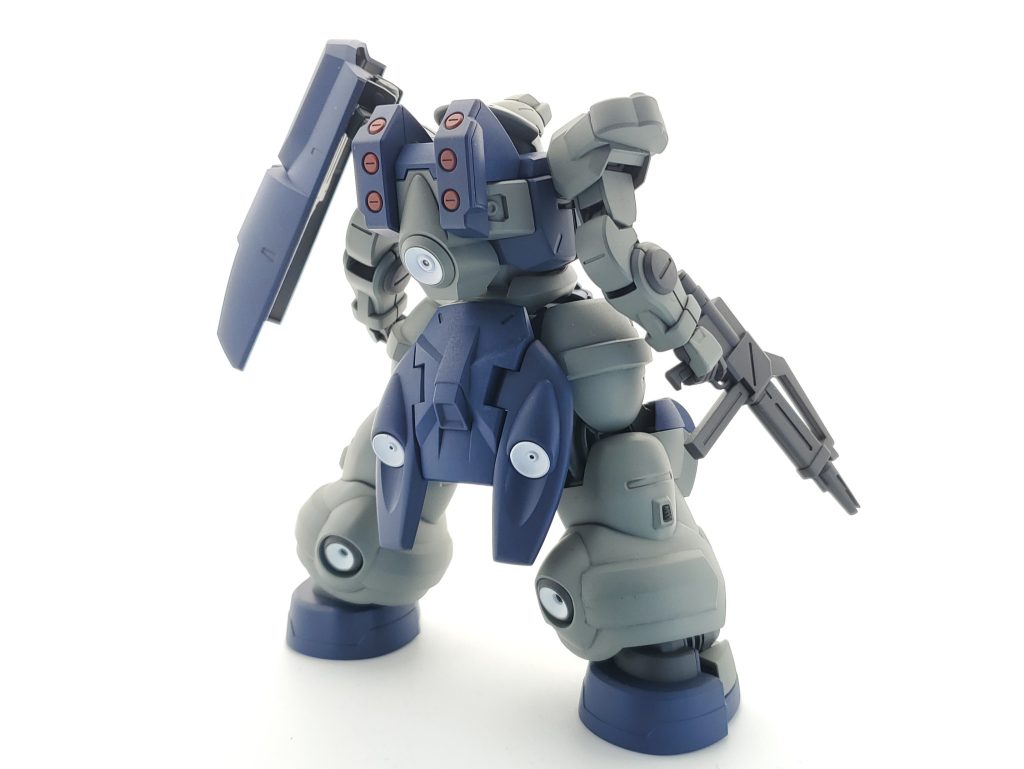 バックショットミサイル部は付属シールを使ったマスキングで塗り分けました