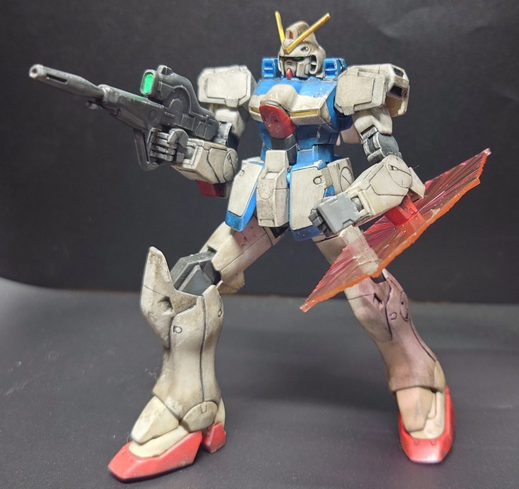 Vガンダムは、アニメだと地球で戦闘してるシーンが多いイメージだったので足元は、リアルタッチマーカーブラウンと、ウェザリングマスターのサンドで汚しております。スネ部分と色合いが違っていいアクセントになってるかなって思います。