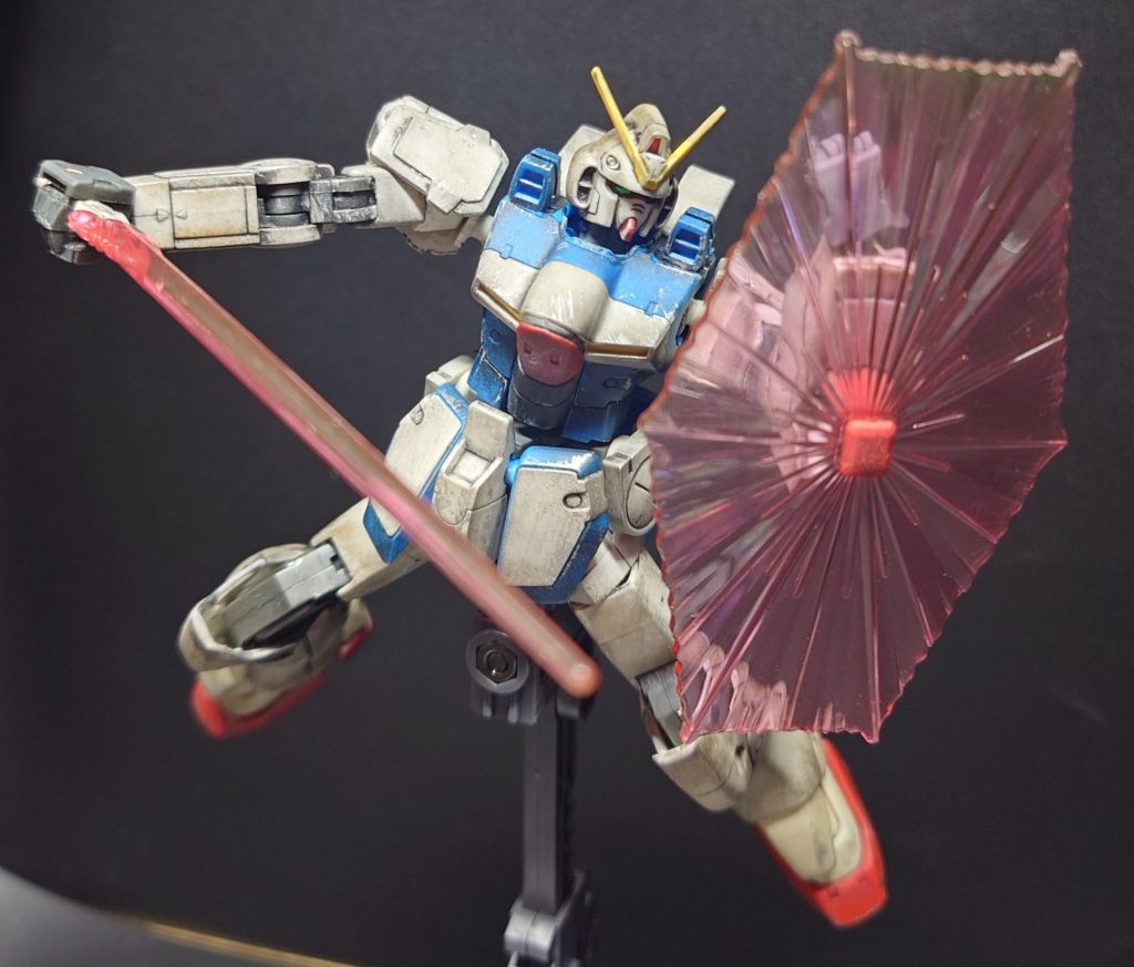 Vガンダムは、基本的に飛びながらビームシールドを展開してるイメージがあるのでポージングがしっかり決まりますね。