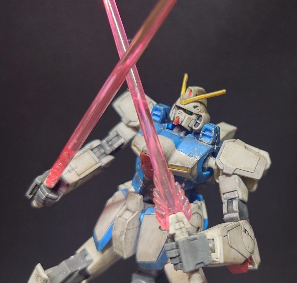 Vガンダムは、結構好きな機体ですね。アニメ見て一気に好きになりましたね。機体の特性を上手く使ってパーツを切り離して戦うシーンはおもしれーって思いました。ガンダムタイプで量産型。連邦でない組織が開発したMSってのもいいですよね。