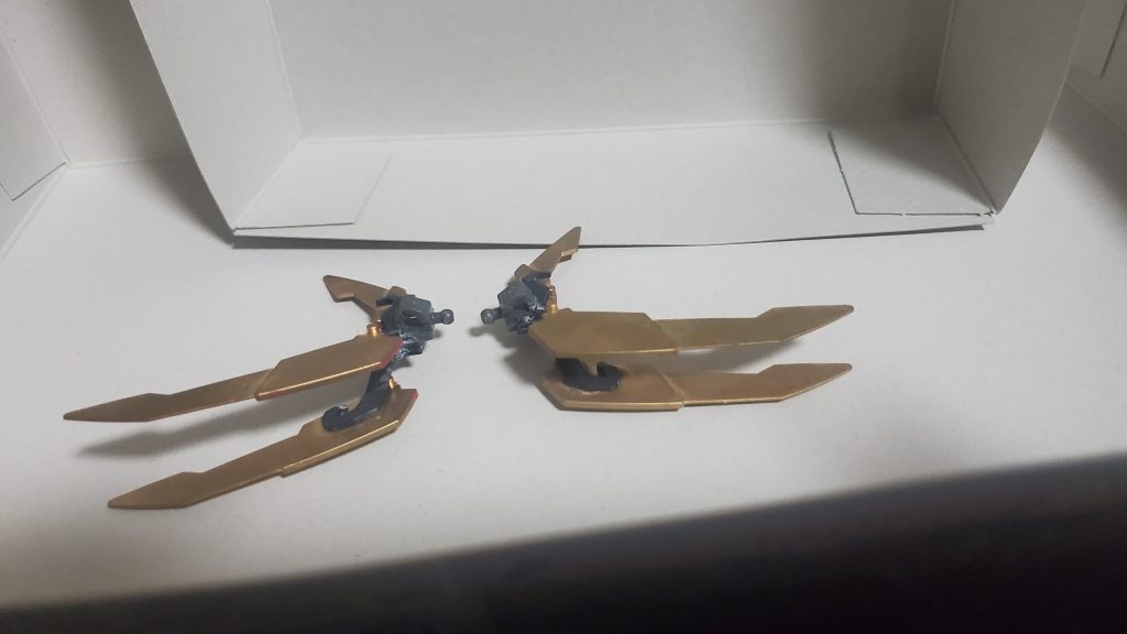 変形もできるようにしていてそのために手首を変形用に作りそして両肩肩アーマーについてる龍の頭部を外して足パーツと取り付け替えて背中のウィングバインダーを反対にして腰に付け替えると