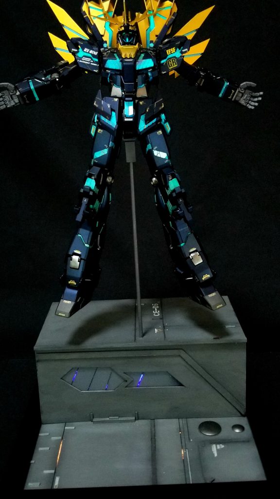 ベースも一部発光します。