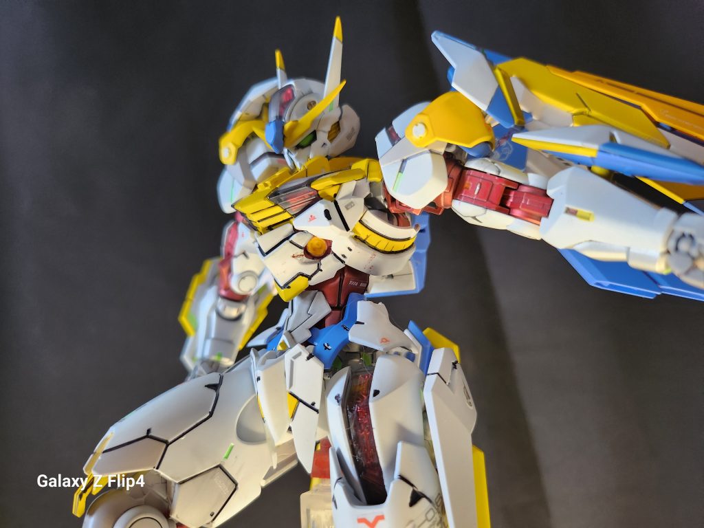 とにかく天を飛ぶ天使をイメージしました。