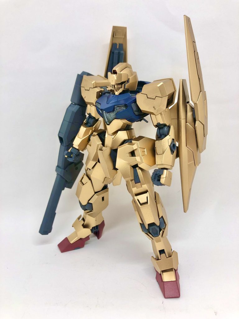 全体のシルエット、顔の雰囲気がなんとなく百式に似ている気がしたので寄せて作ってみました。